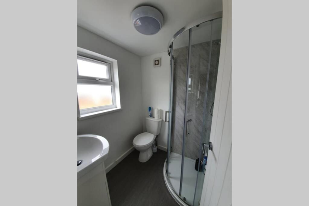 2Nd Floor Comfy Swindon Centre - Loft Studio Apartment Exterior photo