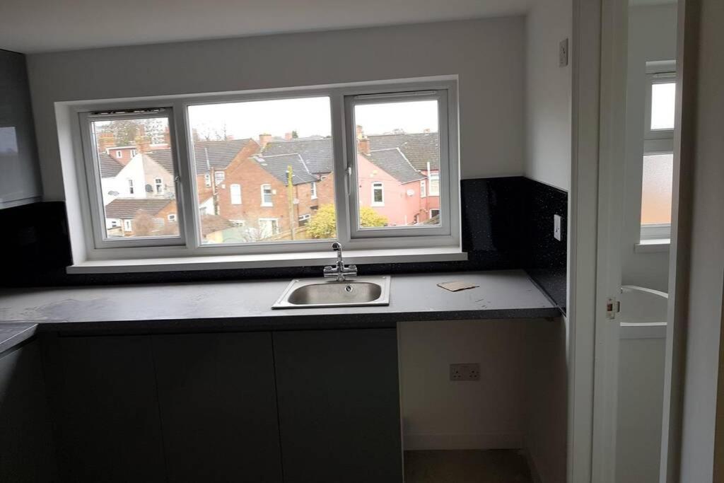 2Nd Floor Comfy Swindon Centre - Loft Studio Apartment Exterior photo